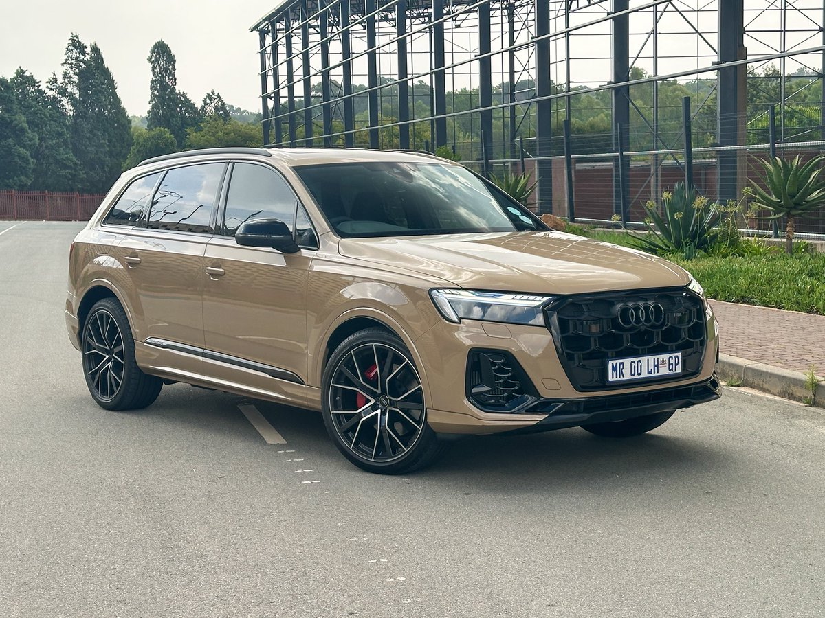 khuleonwheels's tweet image. This weekend we’re behind the wheel of the facelift Audi Q7 55 TFSI in Black Edition guise. On the outside, our tester receivesupdated HD Matrix LED headlights, revised front and rear bumpers and rolling on a set of massive 22-inch wheels. The…
#AudiSA #AudiQ7 #KOWGarage