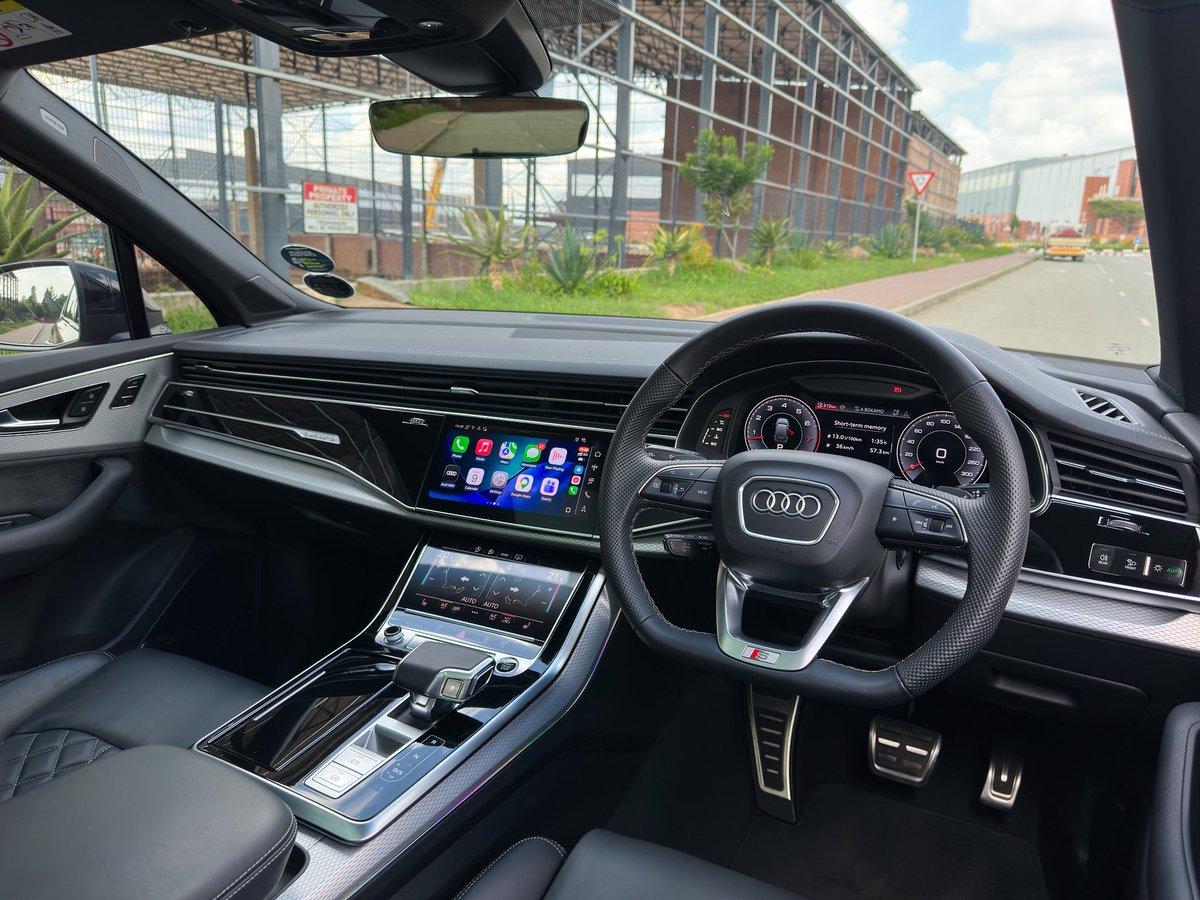 khuleonwheels's tweet image. This weekend we’re behind the wheel of the facelift Audi Q7 55 TFSI in Black Edition guise. On the outside, our tester receivesupdated HD Matrix LED headlights, revised front and rear bumpers and rolling on a set of massive 22-inch wheels. The…
#AudiSA #AudiQ7 #KOWGarage