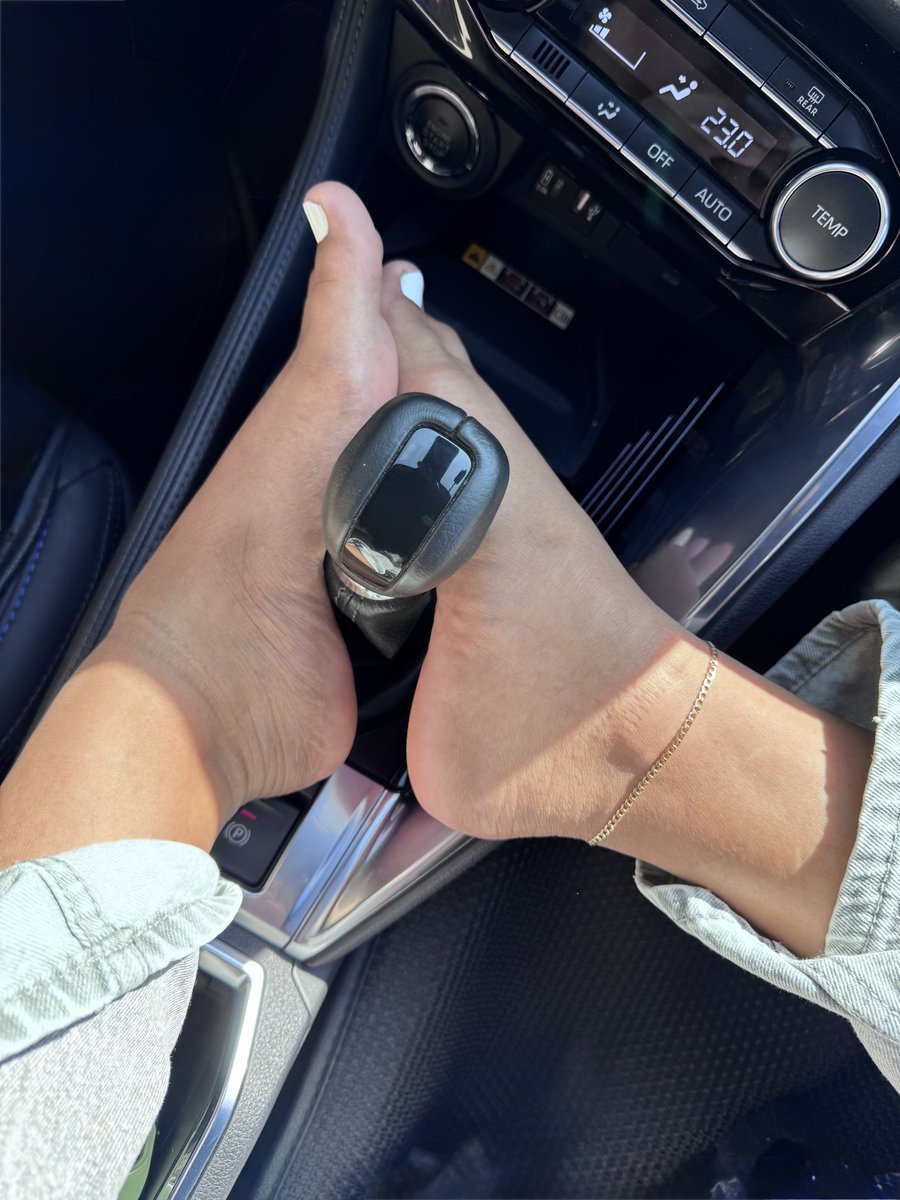 Peeaattz's tweet photo. Hi, love to share my 👠🦶 just made this account for you

#feetfetısh #arch #sole #feetfinder https://t.co/lKzbQiRnDD