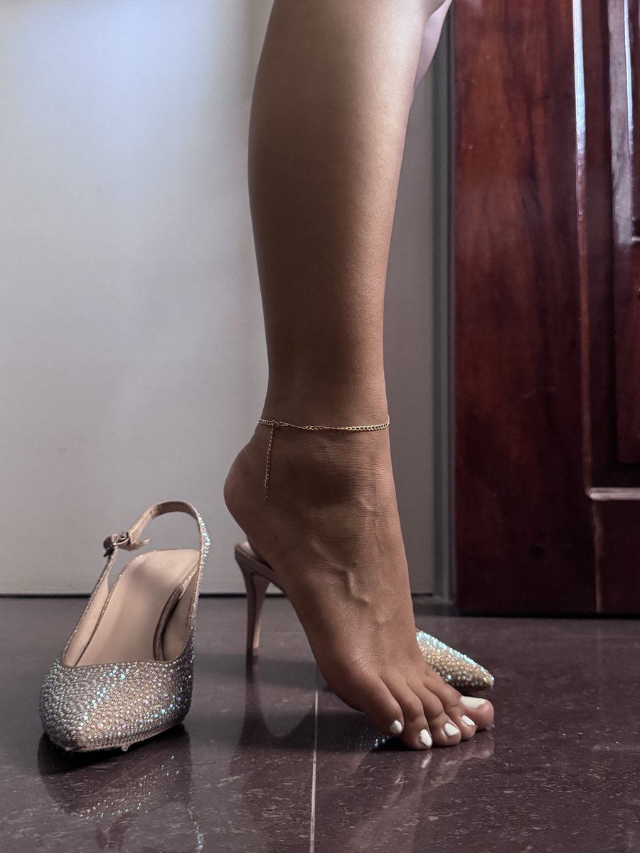 Peeaattz's tweet photo. Hi, love to share my 👠🦶 just made this account for you

#feetfetısh #arch #sole #feetfinder https://t.co/lKzbQiRnDD