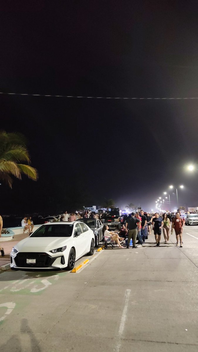 18Albertor's tweet photo. Quién para ? 
En el playazo de Miramar https://t.co/IJKTo9DVv7