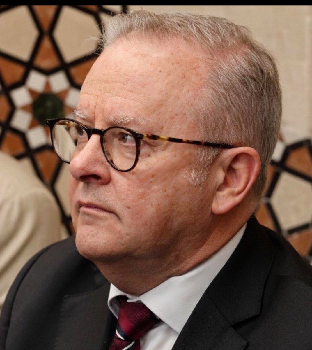 DiscursiveMe B.G.B (Hons). Liberal Fugitive. tweet media