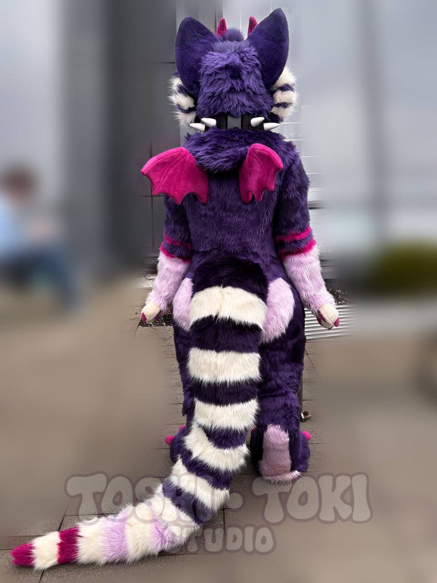 Fursuit Review tweet media