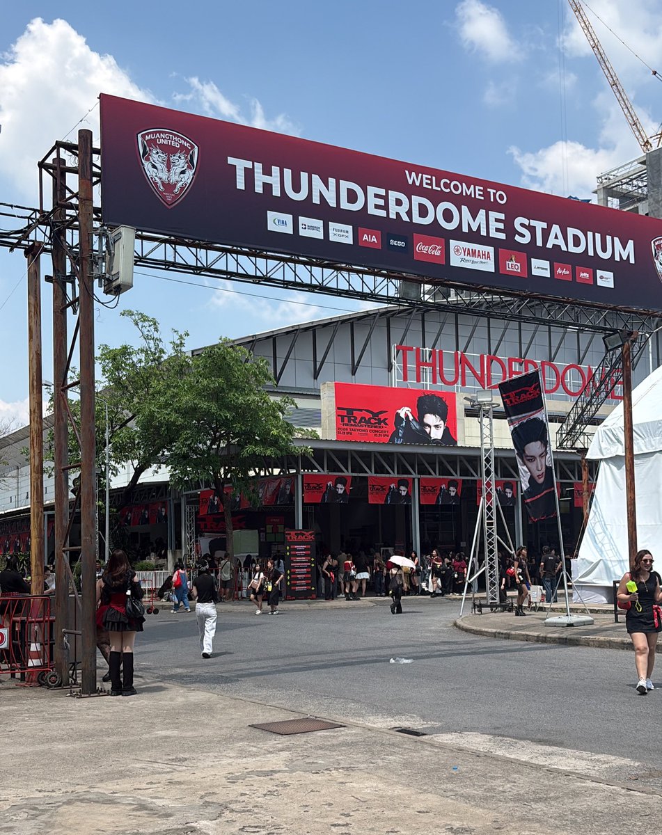 💚 รับฝากของนะคะ
🌹 We have  baggage deposit service.

Location : ข้างสนามบอลตรงทางเข้าค่ะ

#TYTRACKinTYLand 
#TY_TRACK_REMASTEREDinBKK
#ตลาดนัดnct