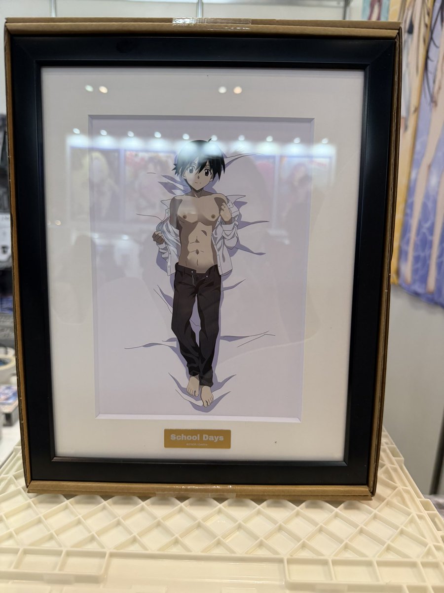 Overflow_staff's tweet image. AnimeJapan2026のキズナリンク様ブースにてスクールデイズの描き下ろし抱き枕など多数販売されてますよ！誠くんもいます！AnimeJapanにお越しの方はぜひお立ち寄りください
