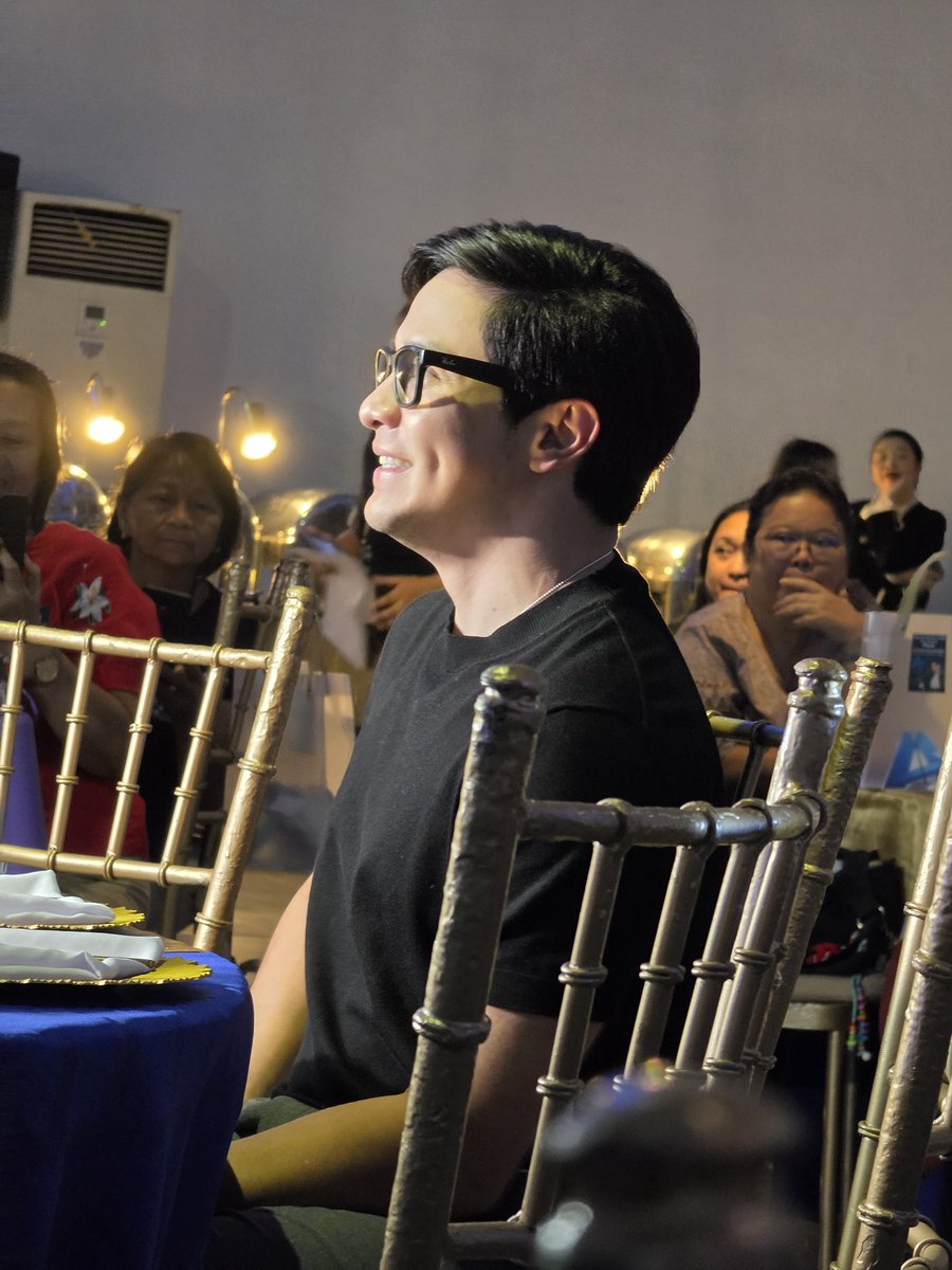 Yung may kapit-table ka na ganito ka gwapo!!!
#ALDENxATeamKickoff
ATeamUnleashed AllforALDEN
