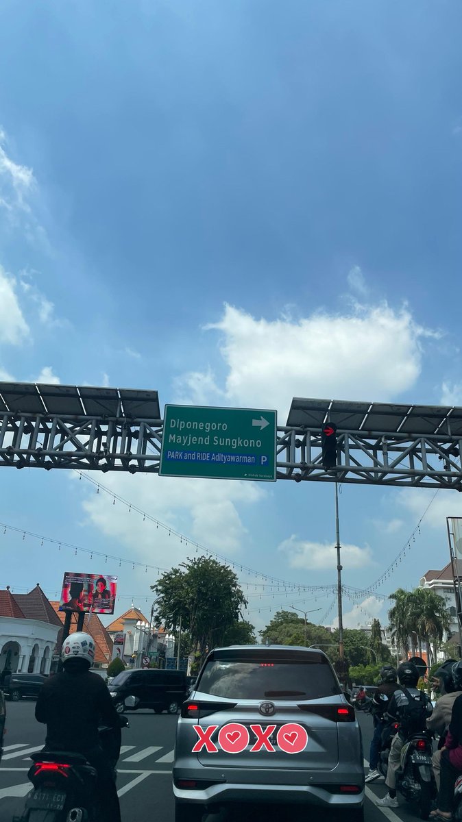 Waktu itu siangnya panas poll... Sorenya hujan