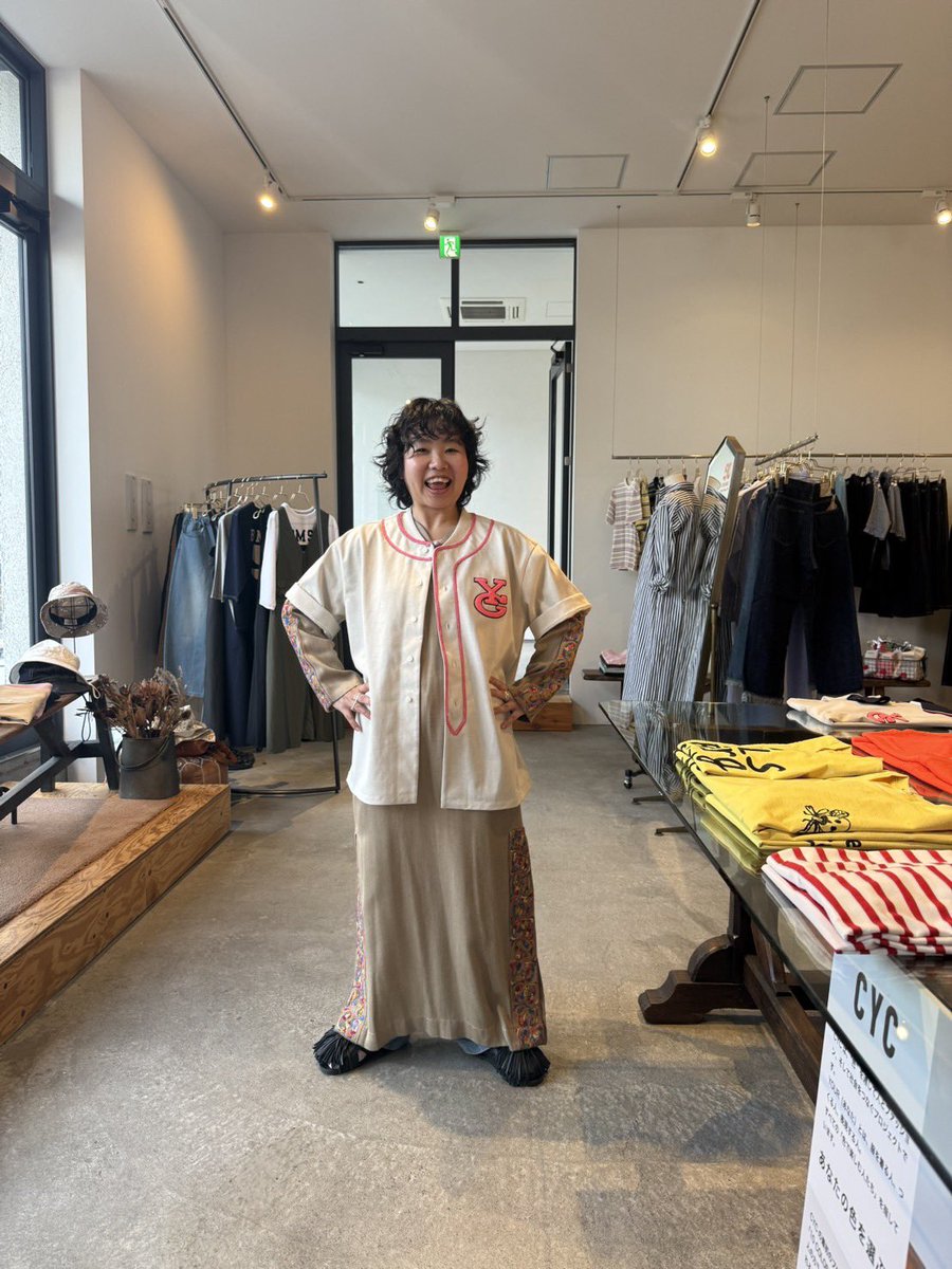 MOROHA_AFRO's tweet image. 下北沢BEAMS PLANETSにて
あたくしがデザインしたベースボールシャツ、フットボールシャツが明日まで展開中でござす

ほいで！今日はイベントだーい