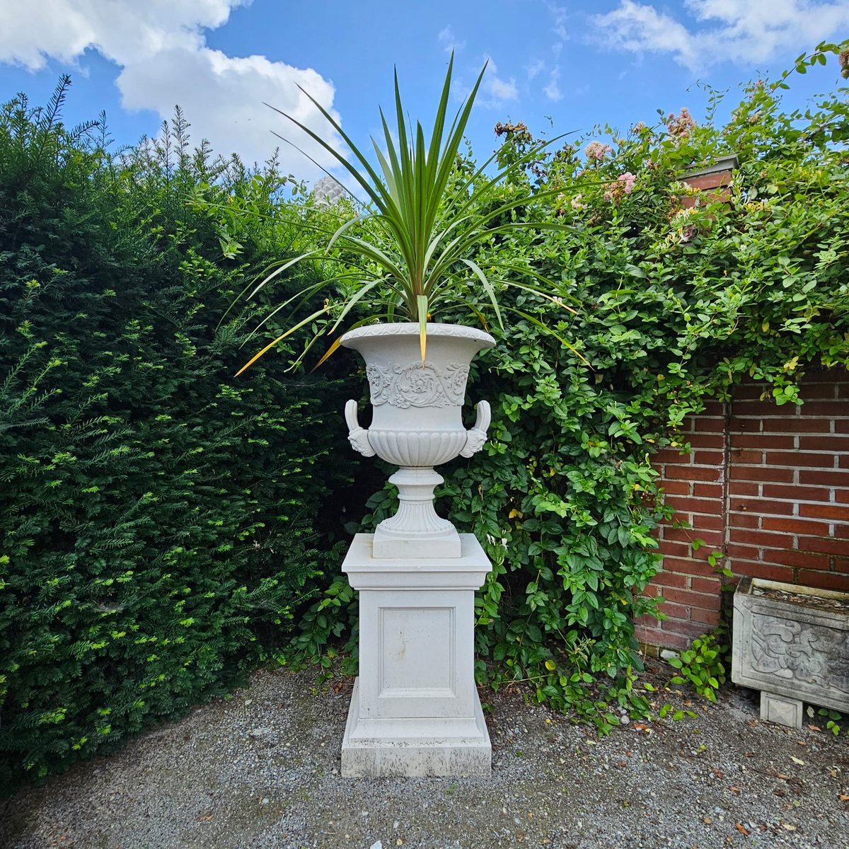 Haddonstone tweet media