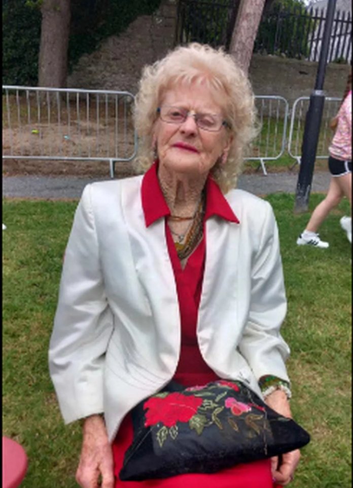 Hibernian Spring 1/213,738 tweet media