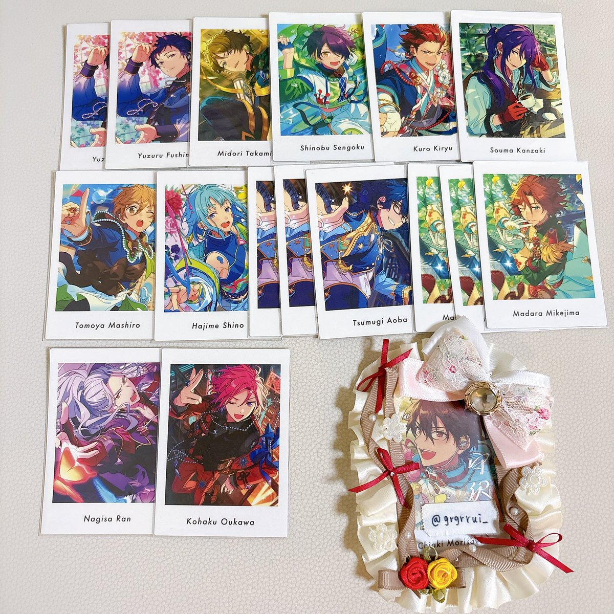 grgrrui__'s tweet photo. 交換 譲渡 あんスタ ぱしゃっつ ぱしゃこれ vol.4 5 シャッフル 中国 笑門来福 TRIP 周年 展示会 特典

[譲] 画像1~6

[求] 50円/枚＋送料
vol.6 展示会特典 千秋､奏汰 各1点

特典との交換は複数提供可。
譲渡は2枚～。郵送のみ。
ゆうちょ、PayPay、メルペイ対応。
お気軽にお声掛け下さい。 https://t.co/cDjBrRPrFq