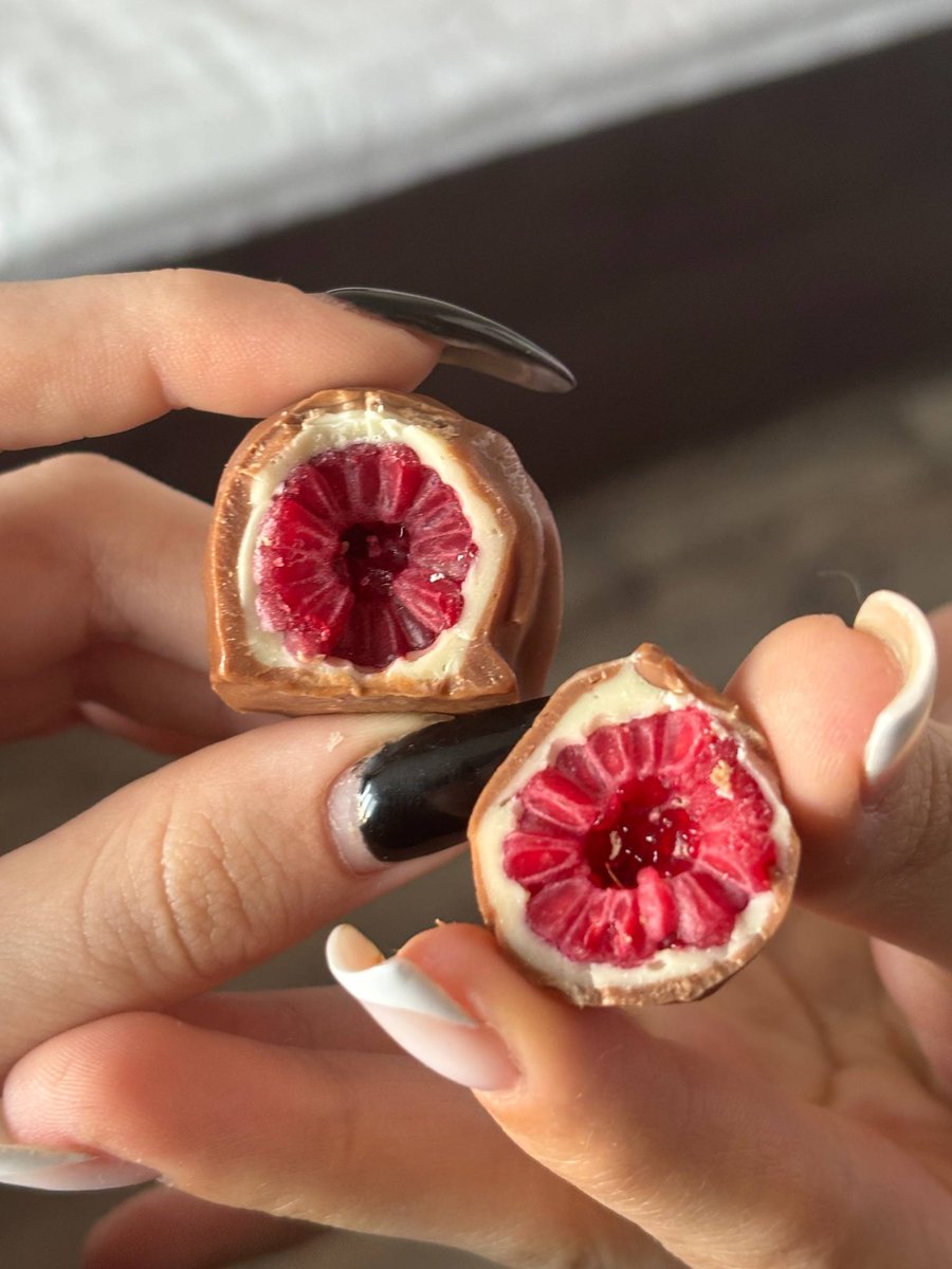 P E A C H tweet media