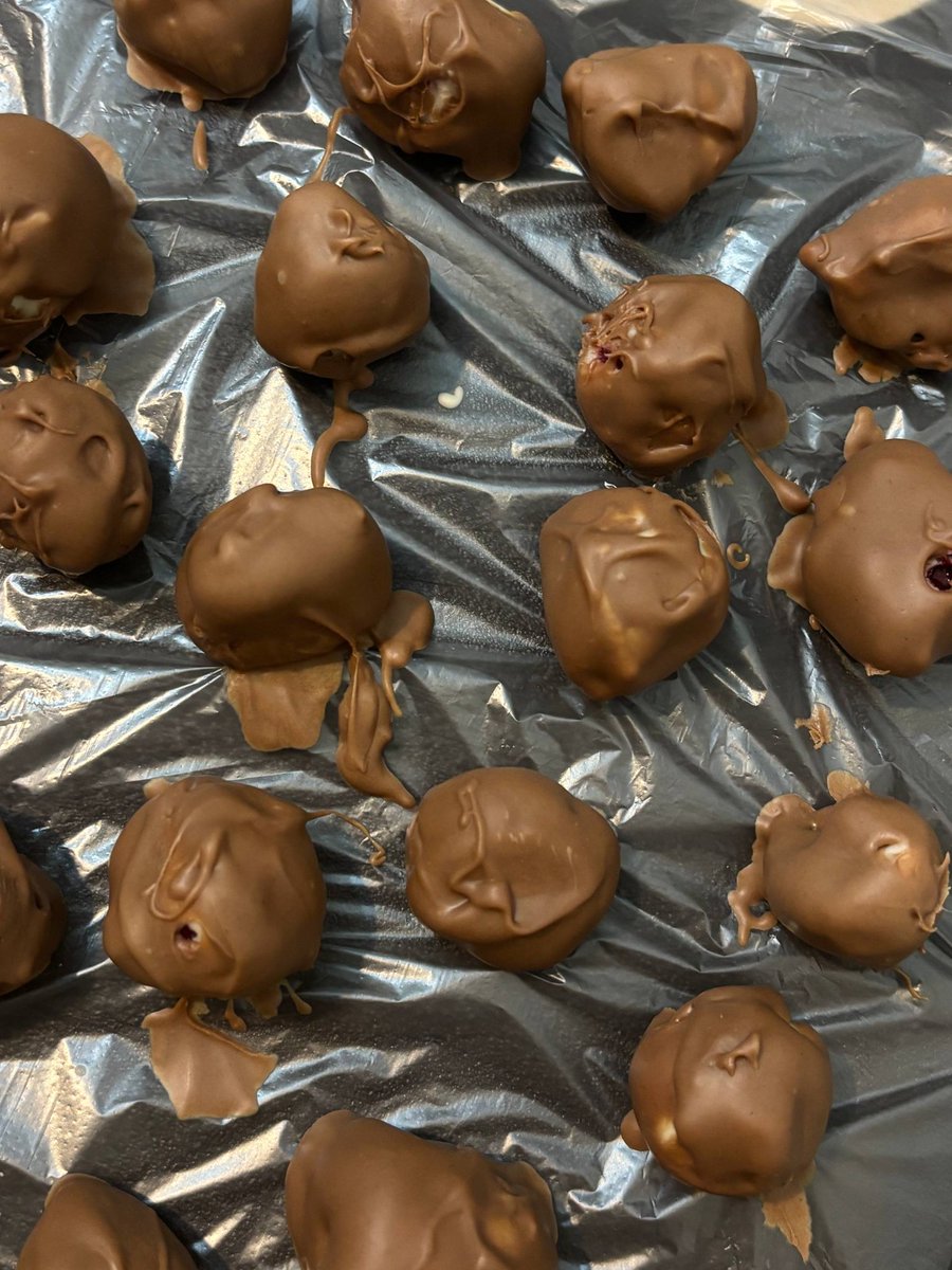 P E A C H tweet media