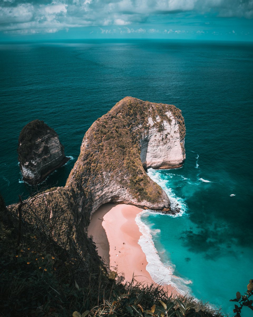 purenature_1's tweet image. High above the hidden bay 💙🩵💚 #Bali
