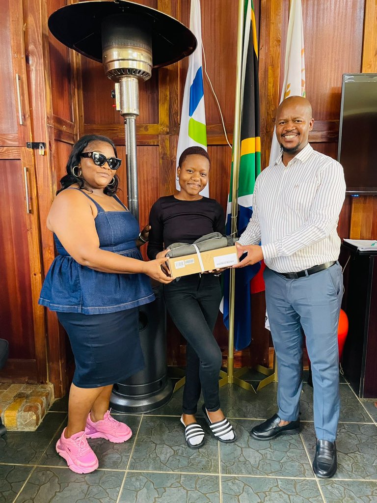 The Office of Financial Aid, from the Central Office and various campuses, successfully handed over laptops to top-performing students who are NSFAS beneficiaries. These laptops were generously donated by NSFAS, with the College receiving a total of 250 devices