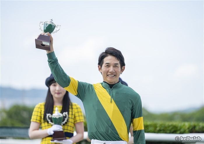 競馬ラボ tweet media