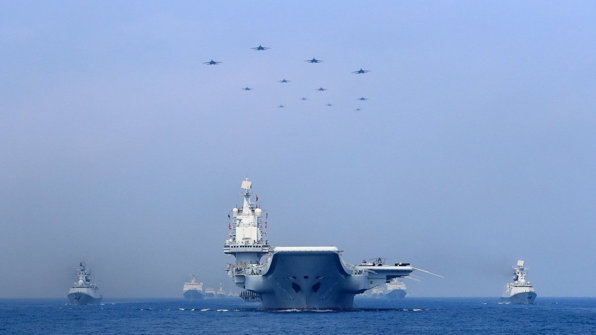 argennoti's tweet photo. 🚨⚡ URGENTE: IMPACTO GLOBAL Golpe demoledor al poder naval de EE.UU.

Misiles supersónicos iraníes habrían hundido al USS Robert E. Perry en un ataque relámpago que sacude al mundo. En apenas minutos, una operación de enorme escala dejó fuera de combate a una pieza clave de la flota estadounidense, encendiendo alarmas en todos los frentes. El episodio no solo marca una escalada sin precedentes, sino que pone en jaque el equilibrio militar global.