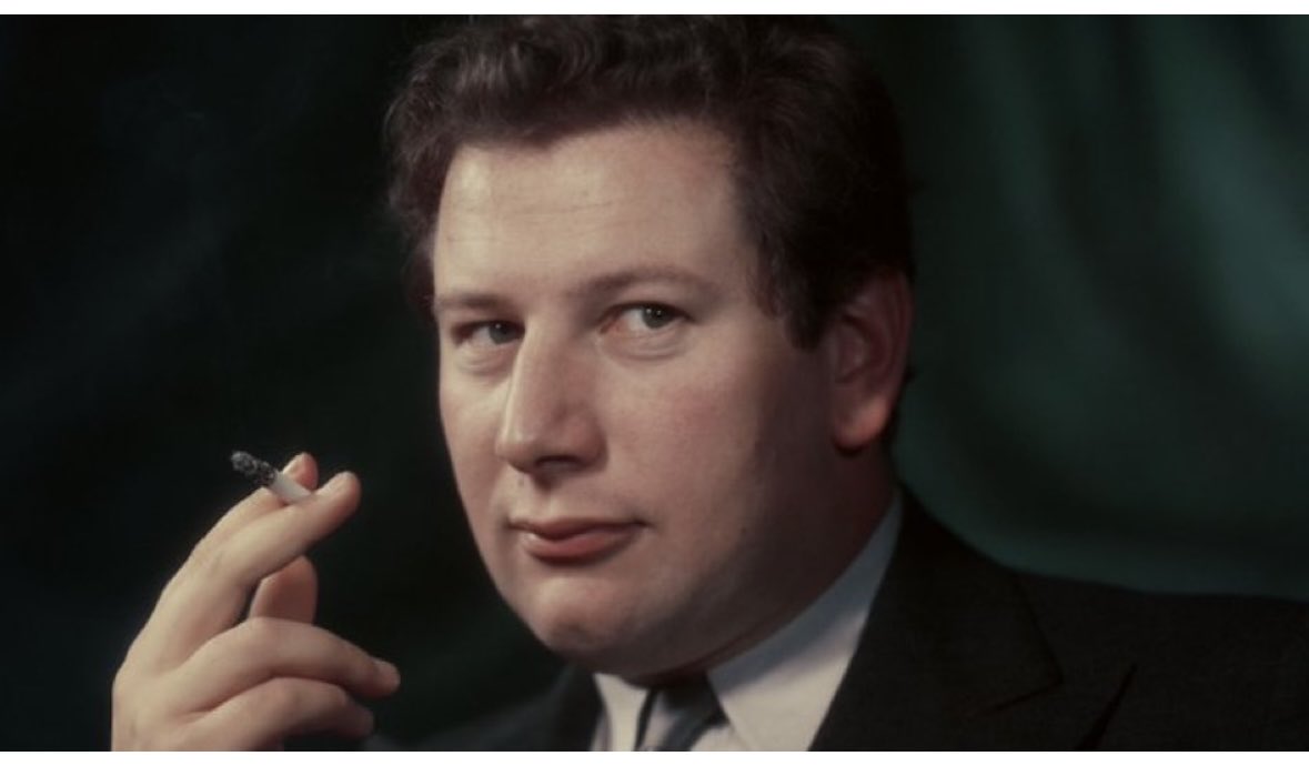 Peine01's tweet photo. „Die letzte Stimme, die man hört, bevor die Welt explodiert, wird die Stimme eines Experten sein, der sagt: „Das ist technisch unmöglich!'"
Guten Morgen mit Sir Peter von Ustinov
16. April 1921 - 28. März 2004 https://t.co/HsM4f8yCgV