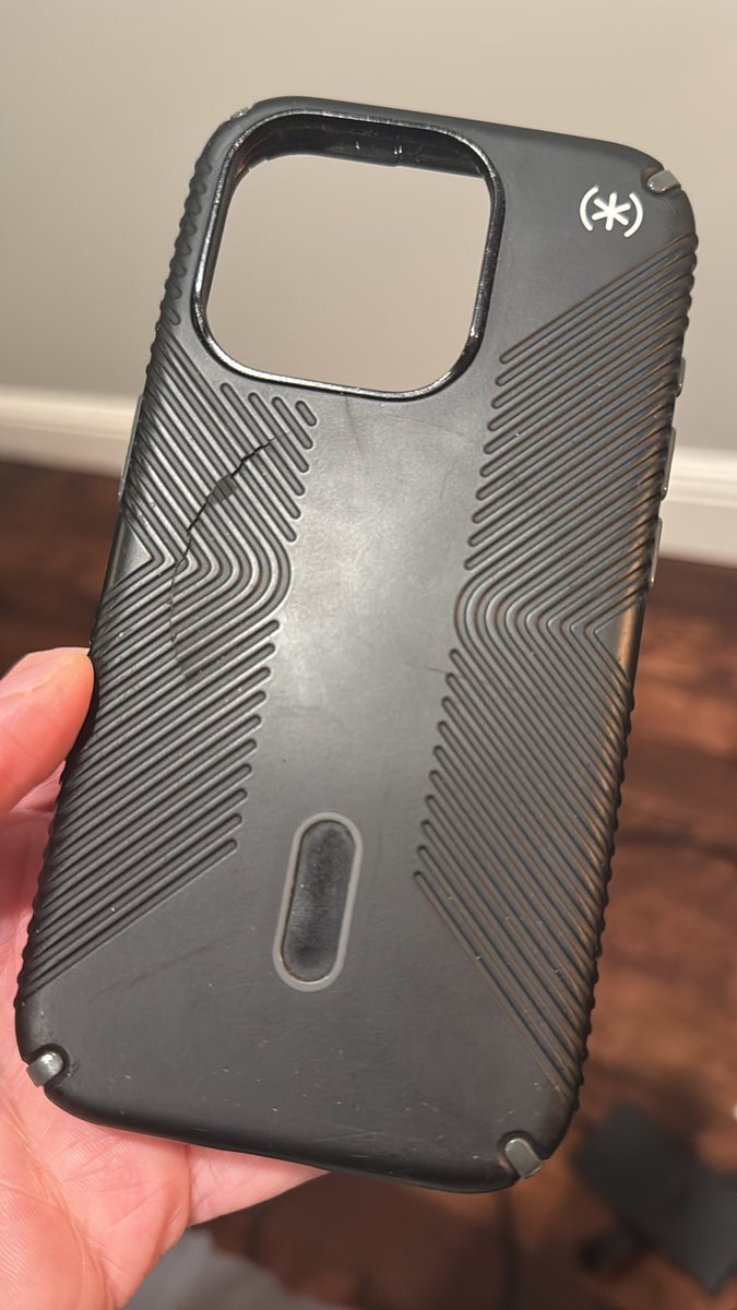 docsven's tweet photo. @speckproducts @RokkRobster Rob is right. Your customer service is lacking quality just like your products. 
I’ve been trying to get a replacement for my “lifetime” warranty case for several months now. You haven’t responded to any of my messages. Check your DM’s https://t.co/bvthMaz25L