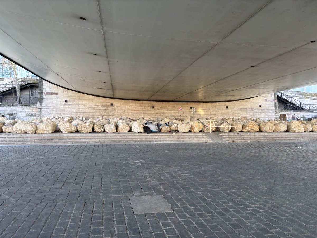 LFI Paris 12e tweet media