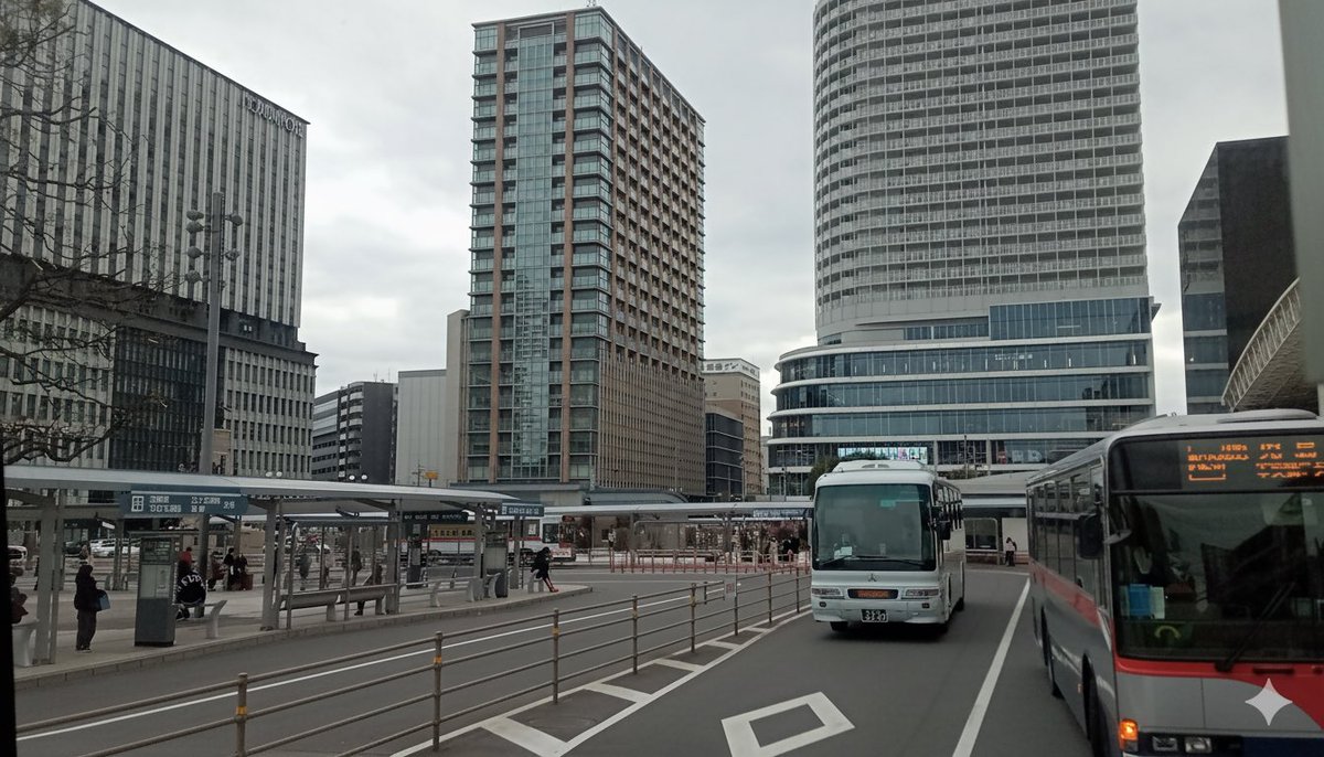 理想の南国センタービル（高さ100m）
上層階にはシェラトン鹿児島が入居。