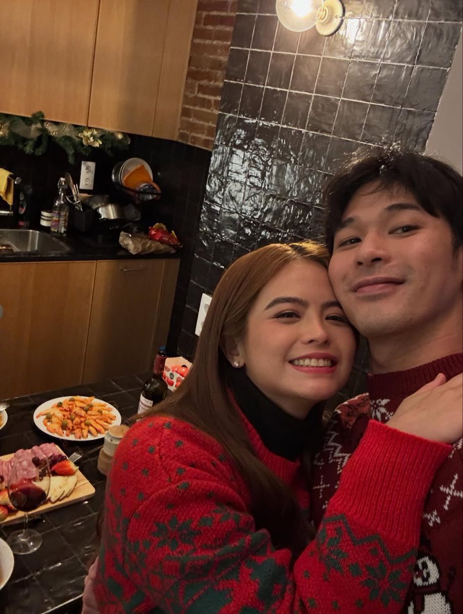 hyaselyse's tweet photo. HUSBAND AND WIFE 😭 https://t.co/imE2luYzsf