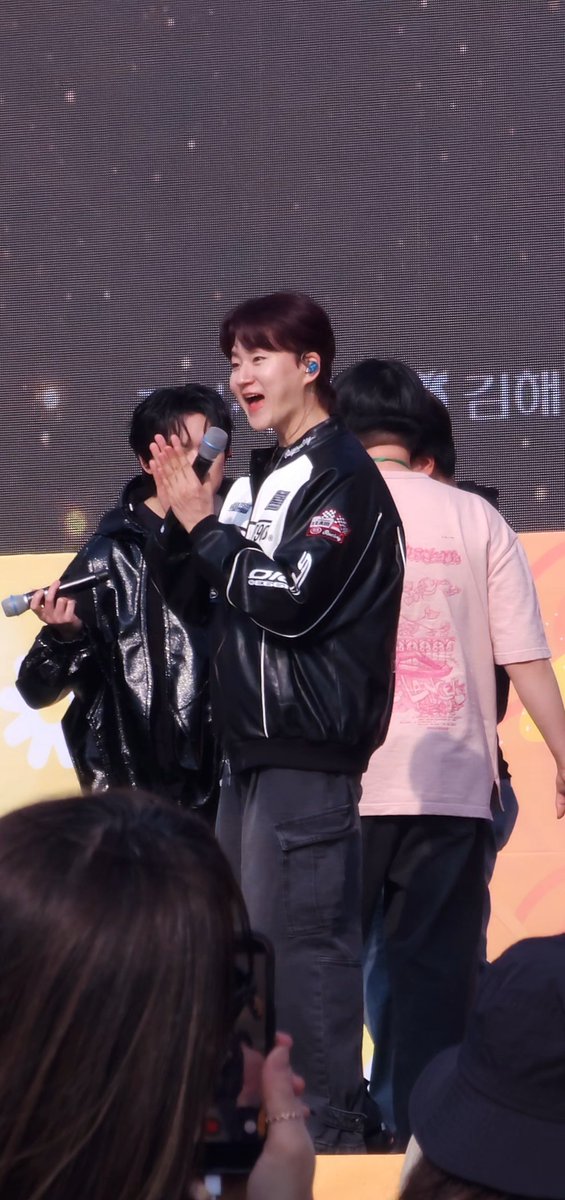 리야🎄🎄🎄 tweet media