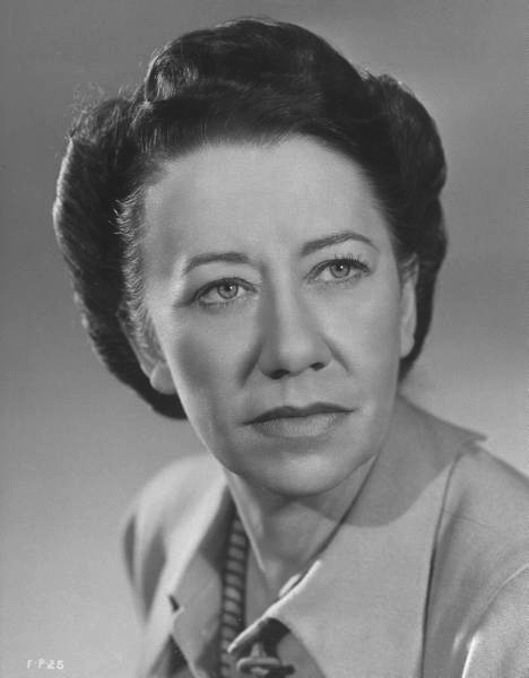daveainsworth63's tweet photo. Remembering the wonderful English actress Flora Robson who was born on this day in 1902. She died in 1984. #FloraRobson #SaratogaTrunk #FireOverEngland #HolidayCamp #WutheringHeights #TheSeaHawk #BlackNarcissus #MurderAtTheGallop #GilunsAtBatasi #TheBeastInTheCellar https://t.co/rI1Qd8L68g
