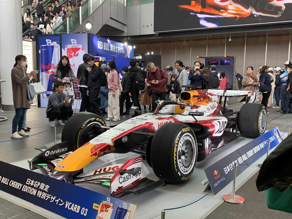 ず〜や tweet media