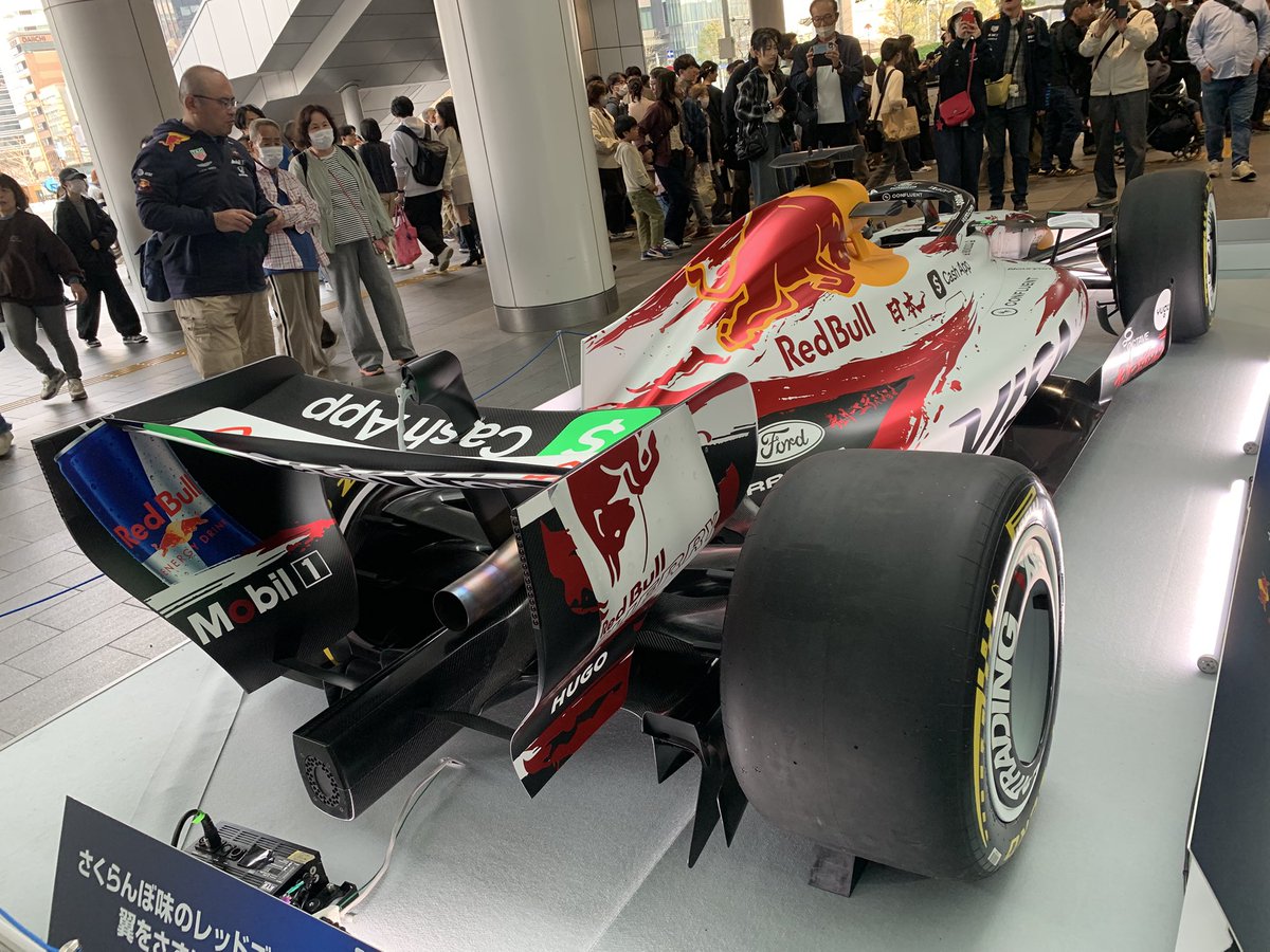 ず〜や tweet media