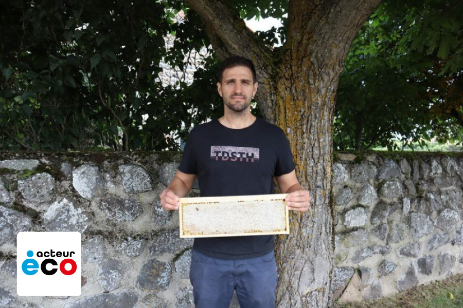 Le Velay décroche deux distinctions nationales pour sa liqueur de verveine et son miel de montagne
Deux producteurs artisanaux de Haute-Loire. Deux concours nationaux. Deux médailles.

En ce début 2026, le Velay confirme que ses savoir-faire ne sont pas seulement une fierté
