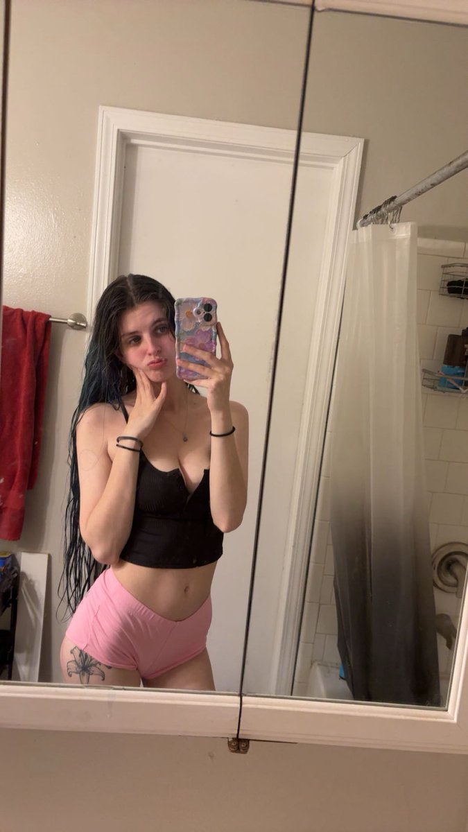 xVioletluvx's tweet photo. https://t.co/0VyskeueUG https://t.co/hjRv5kSWGl