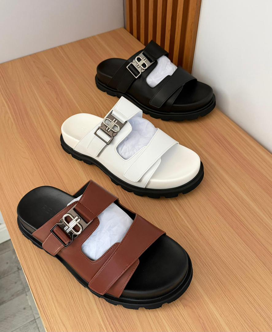 DLS Kicks Store 👟 tweet media