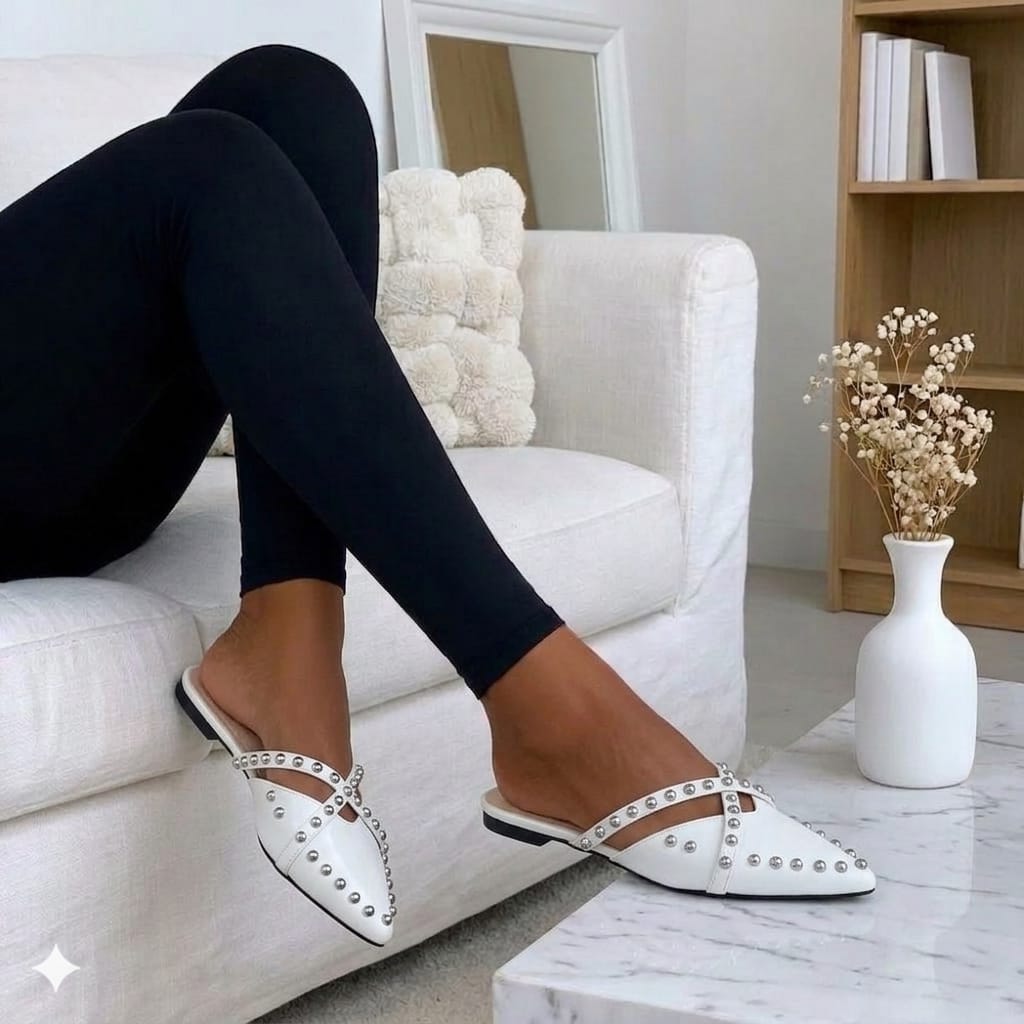 DLS Kicks Store 👟 tweet media