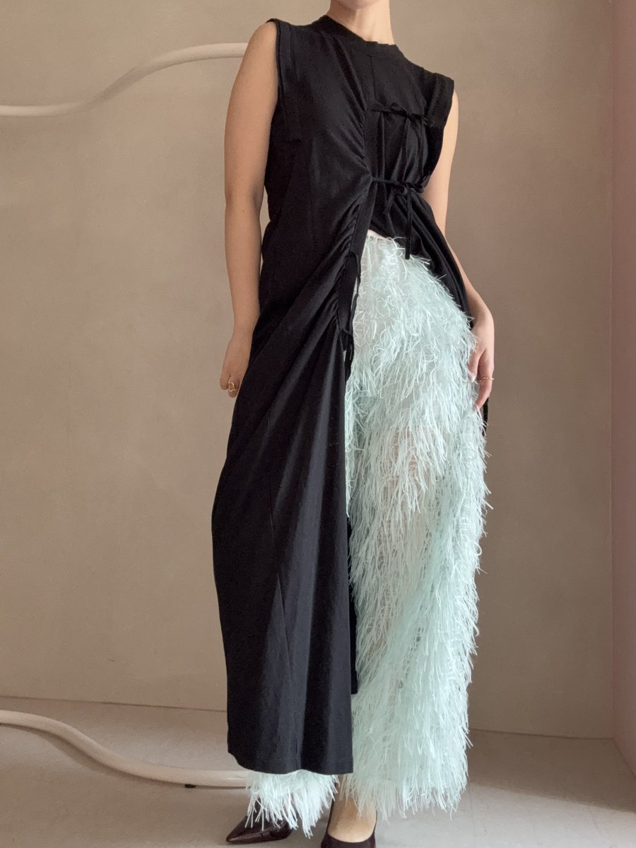 あらこの着方もいいじゃないの♡
コーディネートの可能性、無限大♾️

Create Clair
High slit cut dress
qqnsrobe.com/products/26120…

PoI
Feather wide pants
qqnsrobe.com/products/26120…