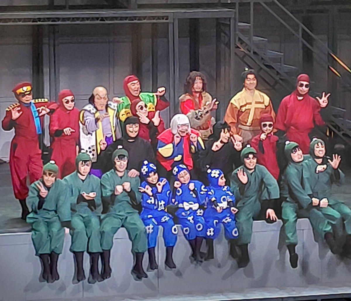 Utatorihiki3's tweet photo. 昨日初めて忍ミュなるものに行ってみたんだけどひたすら歌上手くてひたすら面白くてしんベヱが可愛すぎてびっくりした
あと友達が撮ったのと私の撮ったので画質違いすぎてもっとびっくりした
#忍ミュ https://t.co/0VmpCXEH2I