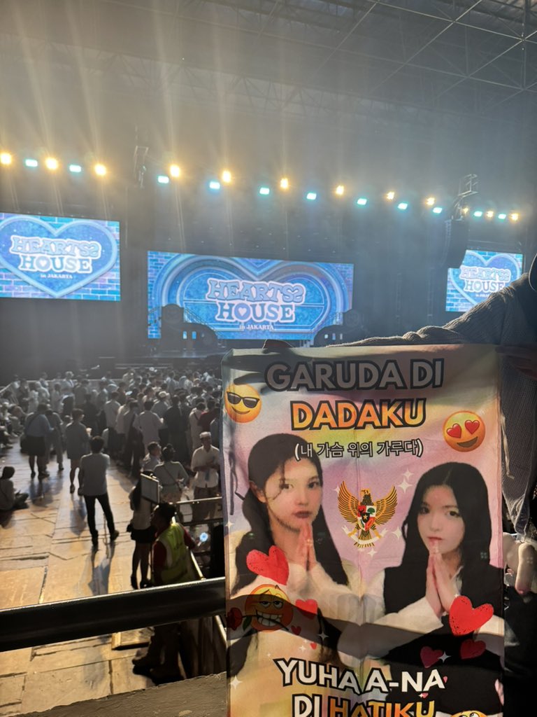 blue ✮ tweet media