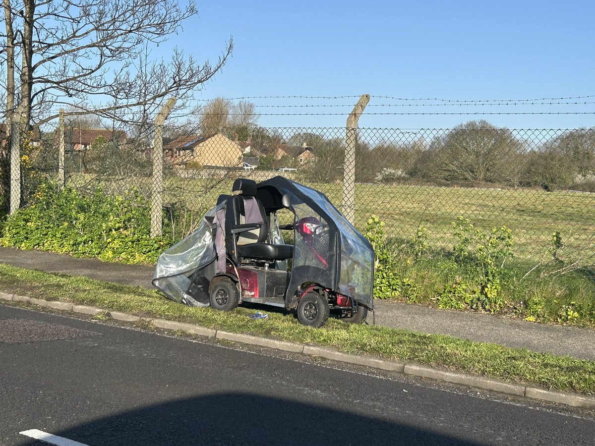 p1tsy's tweet photo. Tiger Woods spotted in Lowestoft.. https://t.co/JtT281Zocn