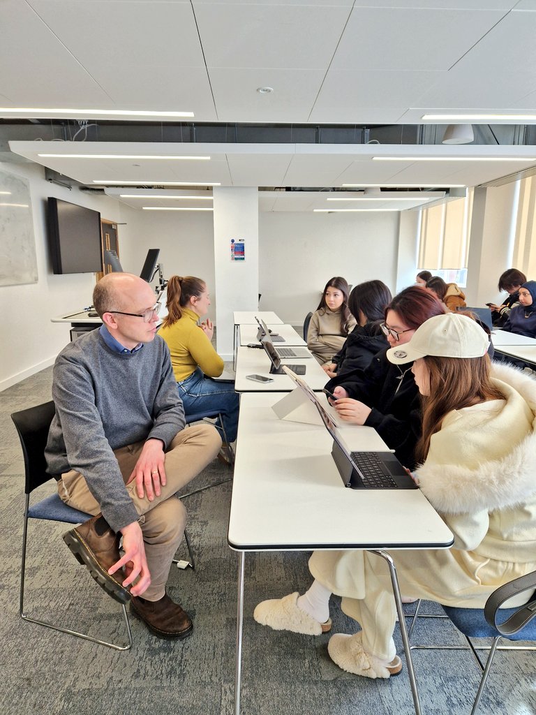 DoctorChungie's tweet image. Thank you to Tim Lings from @HeronsgateSch for teaching our #DLL @IOE_London @ucl BA Early Childhood Education students. Tim's feedback on their group projects was very valuable as well. He is also an #IOE alumnus! #DigitalTechnology #WeAreIOE #LoveUCL