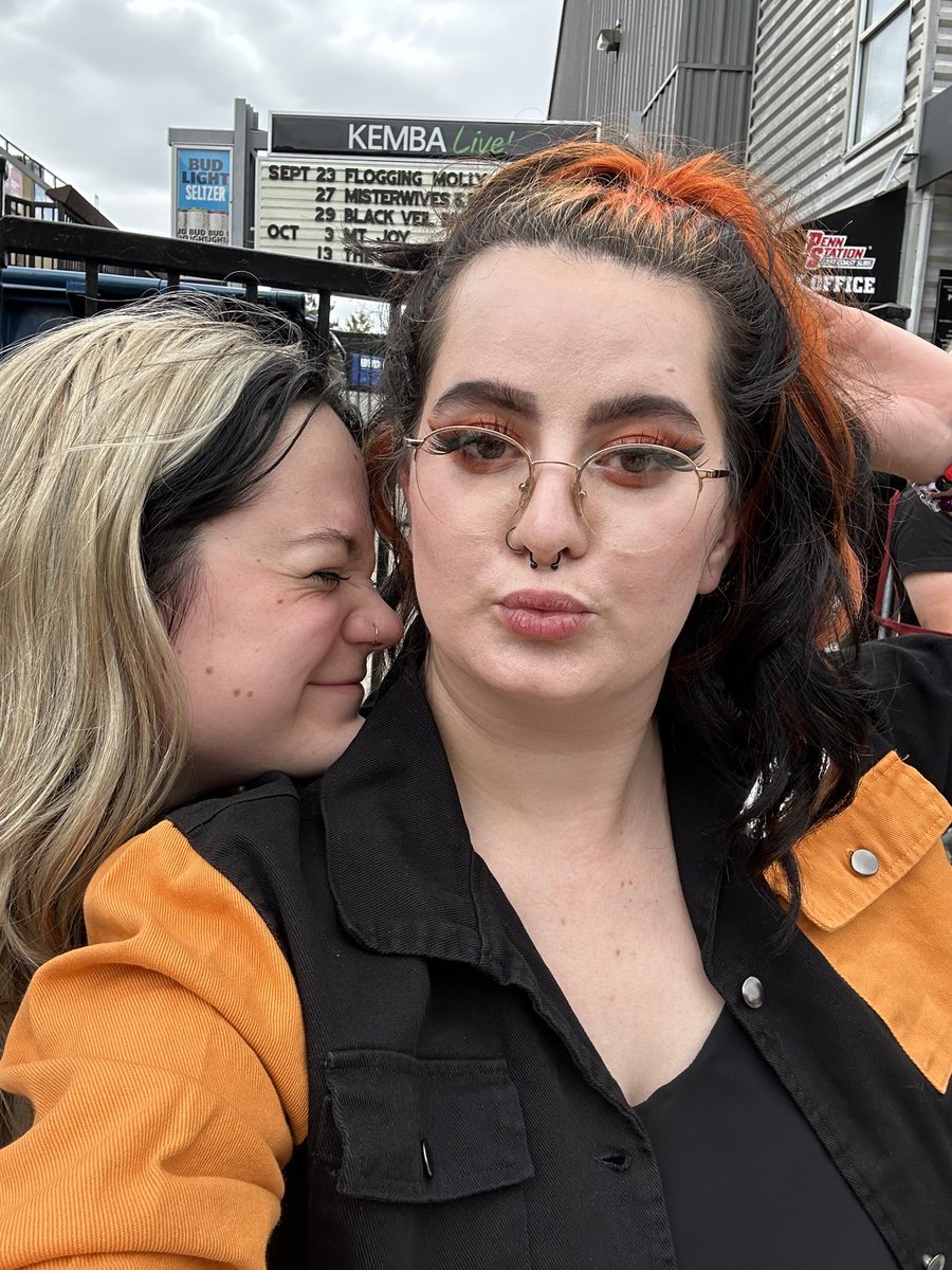 meg 🕸️ tweet media