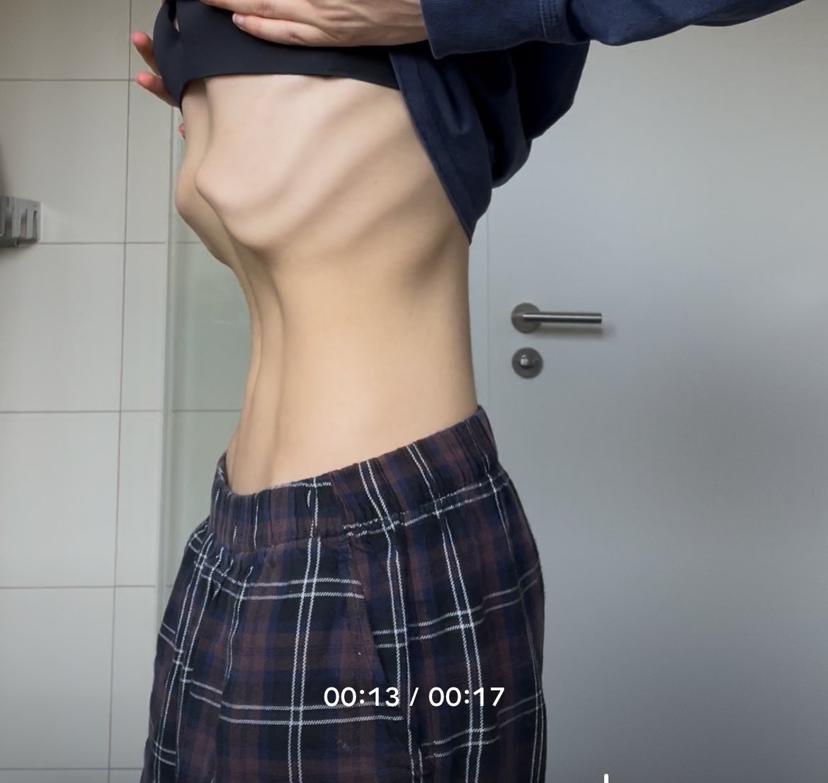 Cassiehasaned's tweet photo. Full stomach + bmi 20 btw https://t.co/l2082vQ6uG