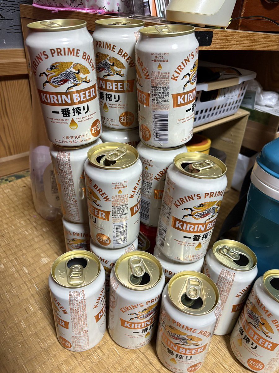 Ricky72904132's tweet photo. 久々の実家飲み。
今のところこれくらい😎 https://t.co/81ethJGIa6
