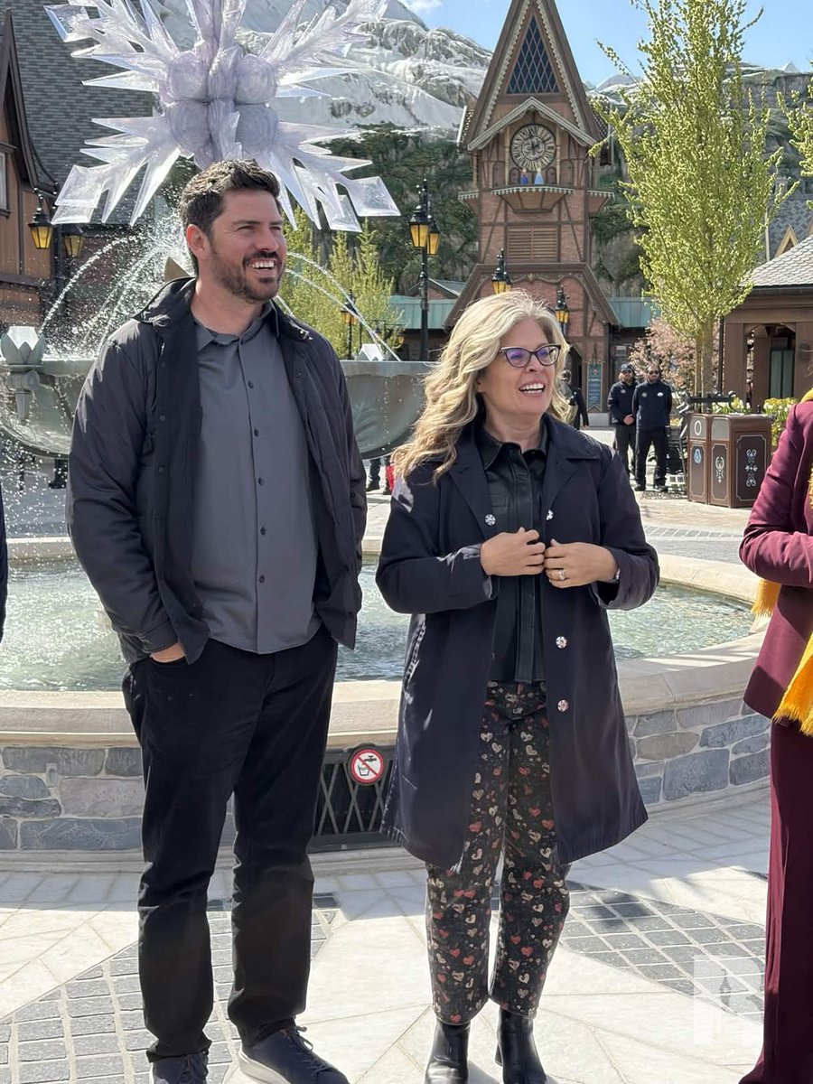 DLPReport's tweet photo. ❄️ Today we have the honor to meet Jennifer Lee, Trent Corey, Kristen Anderson-Lopez and Robert Lopez in World Of Frozen https://t.co/HNR40yDi1e