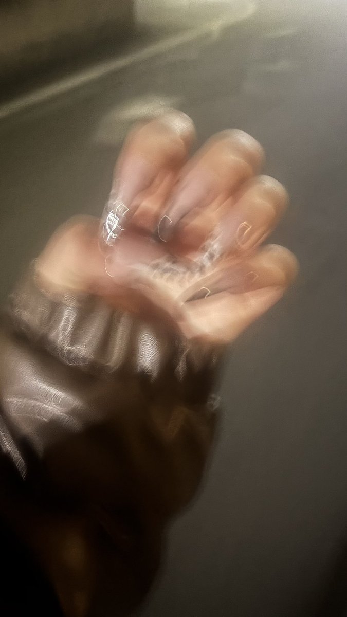 r___ia_t's tweet photo. フェムタチとかボイタチって人気じゃん？
私どっちの系統でもなくて1番言われるのはギャルなんだけどこれはどうなんだろう

爪普段めっちゃ長いけど全部つけ爪だからもちろん取れるよ❤︎❤︎
#レズ
#レズセ https://t.co/RSAshr1Wfx