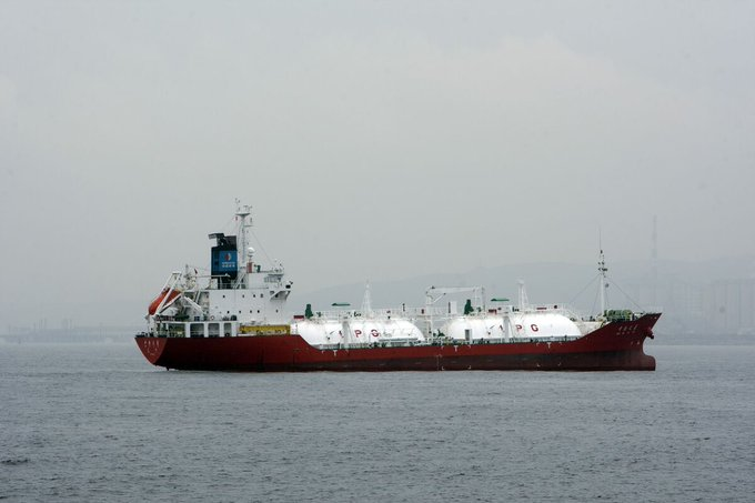 DylanFoster212's tweet photo. LPG tankers moving through Hormuz ease worst-case supply fears. Energy markets may stabilize short term, but geopolitical risk keeps volatility elevated.
$XOM $CVX $LNG https://t.co/lNLIhlCGDw