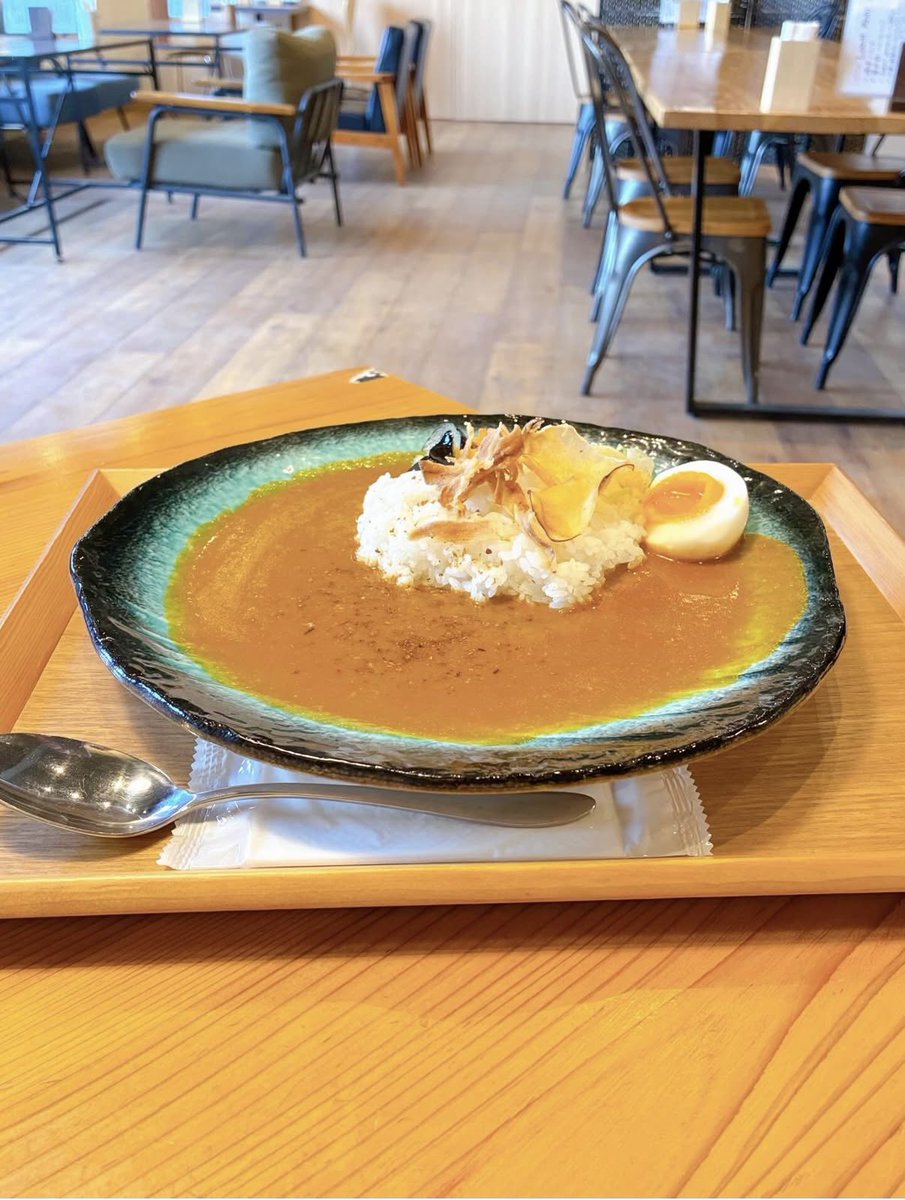 ShigeandAki's tweet photo. 寄せ植えに行く前に腹ごしらえ🍛&花見🌸
2026.3.28
#commonscafe #10種の野菜ジャムスイートアンドスパイスベジカレー #自家製ふわとろプリン #さいたま市 https://t.co/TkGnO9j4KJ