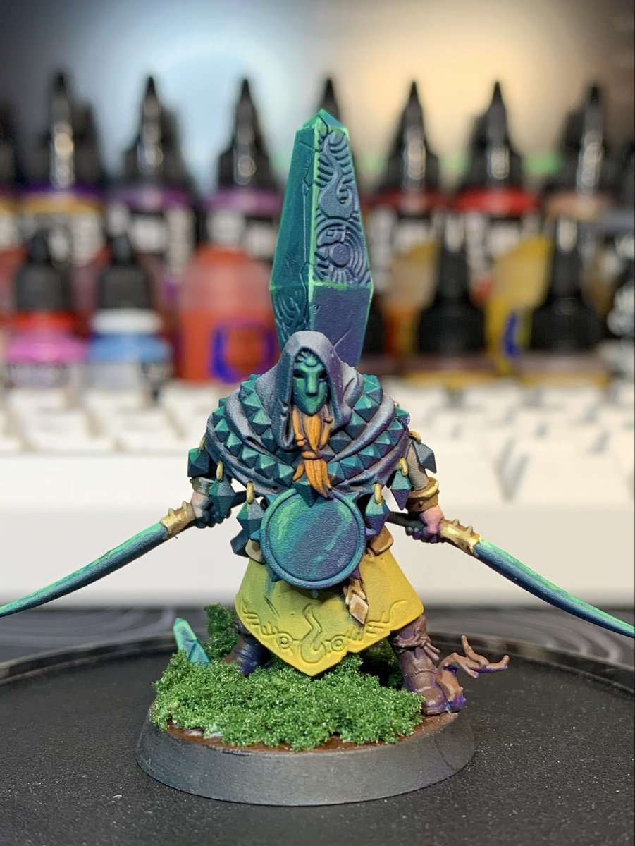 Internet_Crow's tweet photo. @spaceshark23 I don't even play AoS, but I love every single model I've painted from that game. These 2 are my favorites, though. https://t.co/fSZ8hfXbdt