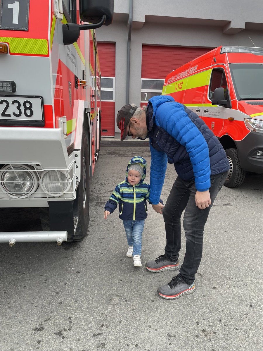 Bru(n)tální elektrikář tweet media