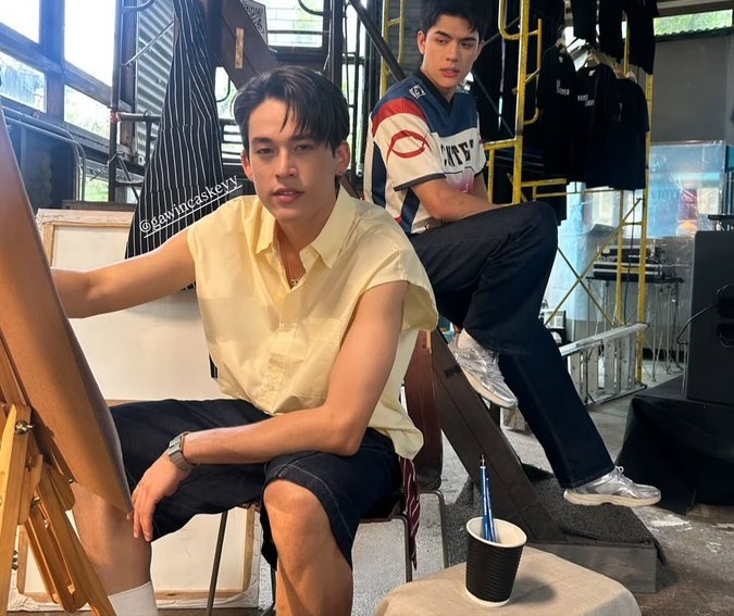 tua kamu live drawing yh, mw ga kerja di sketika