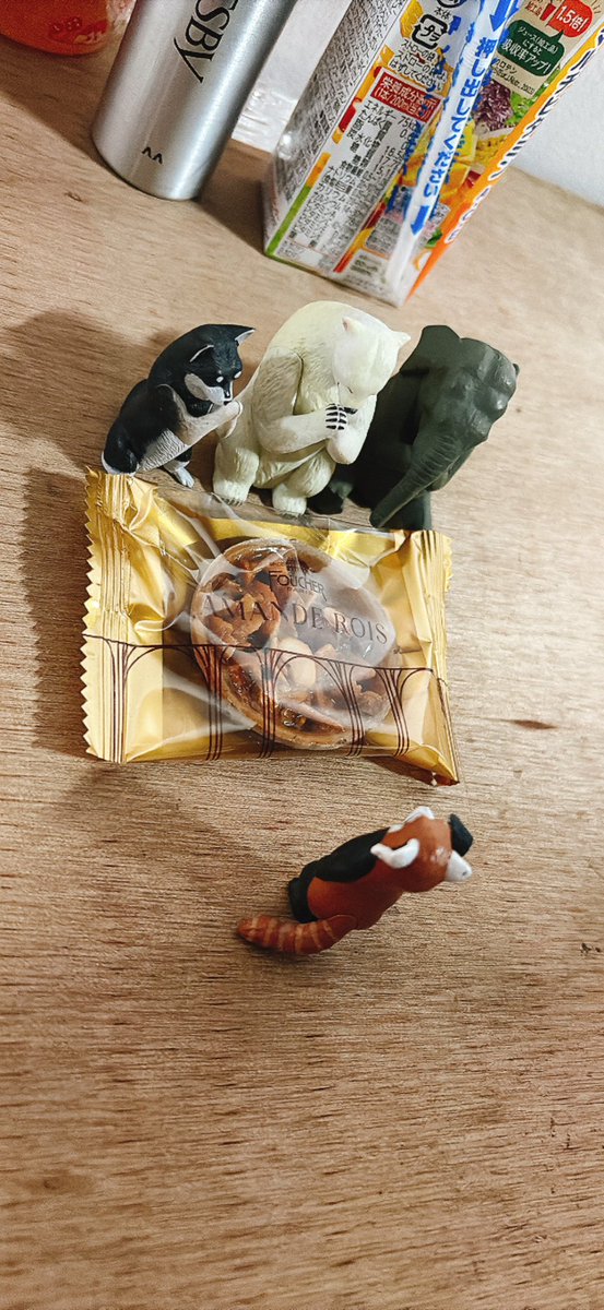 VOGA「Once more,」2日目、完

劇場に足を運んでくださった方
ライブ配信を見てくださった方
ありがとうございました！

長い長い旅路も明日で終わり...
飛び込みもリピートも
リピートも大歓迎でございます！

ぜひ見届けてもらえたらと
差し入れもありがとうございますす！！

#ヴォガモア